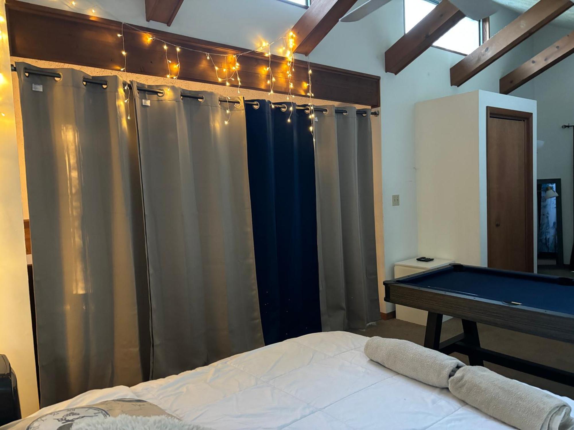 Ambiance - King Bed Cabin, Jetted-Tub & Fireplace Tobyhanna Bagian luar foto