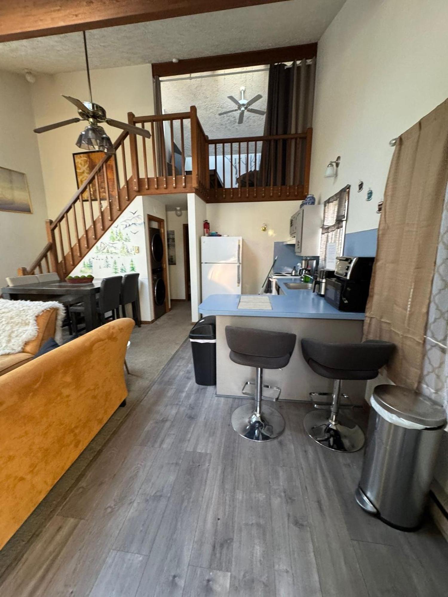 Ambiance - King Bed Cabin, Jetted-Tub & Fireplace Tobyhanna Bagian luar foto